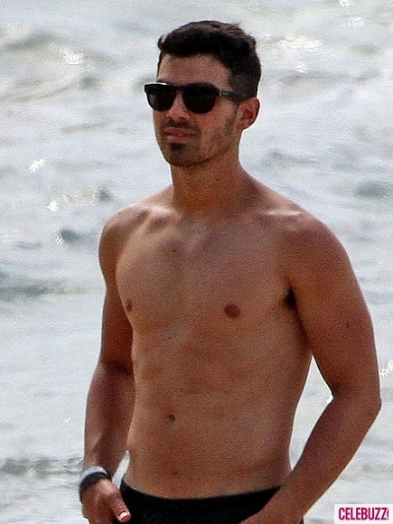 Joe Jonas's Response To A Couple's Fight: The Full Story Joe Jonas's Response To A Couple's Fight: The Full Story