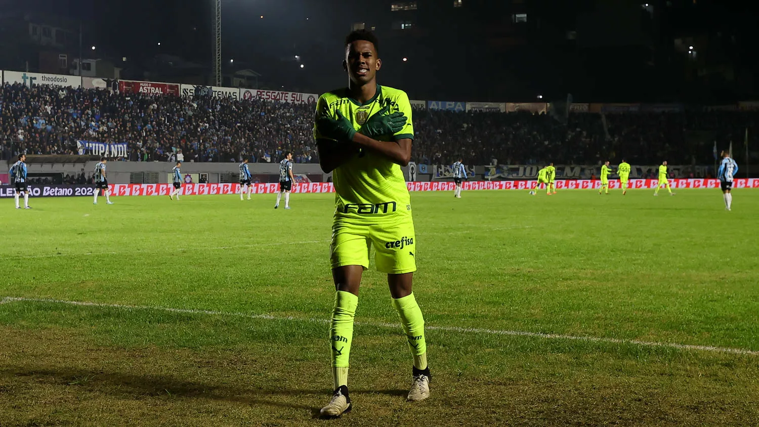 Jogador Do Palmeiras, Estêvão, Vomita E Deixa O Jogo Por Conta Da Altitude