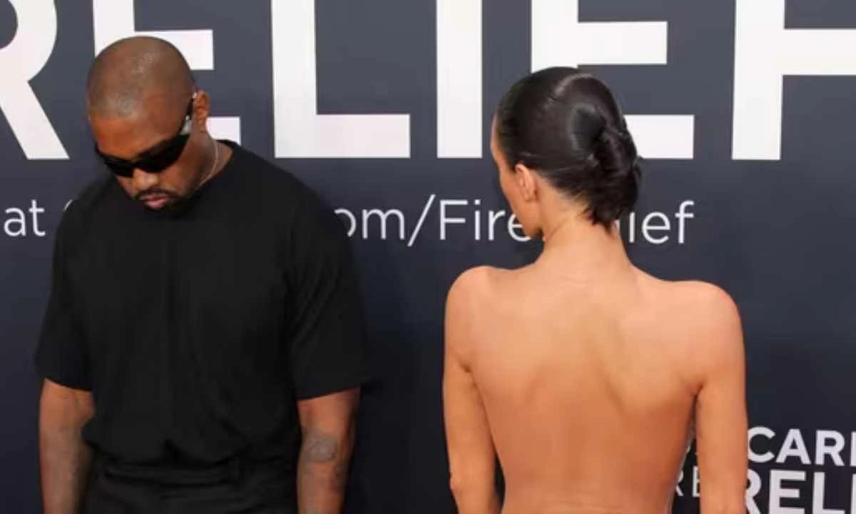 Kanye Westas Vėl Šokiruoja: Intymios Biancos Censori Nuotraukos Kanye Westas Vėl Šokiruoja: Intymios Biancos Censori Nuotraukos