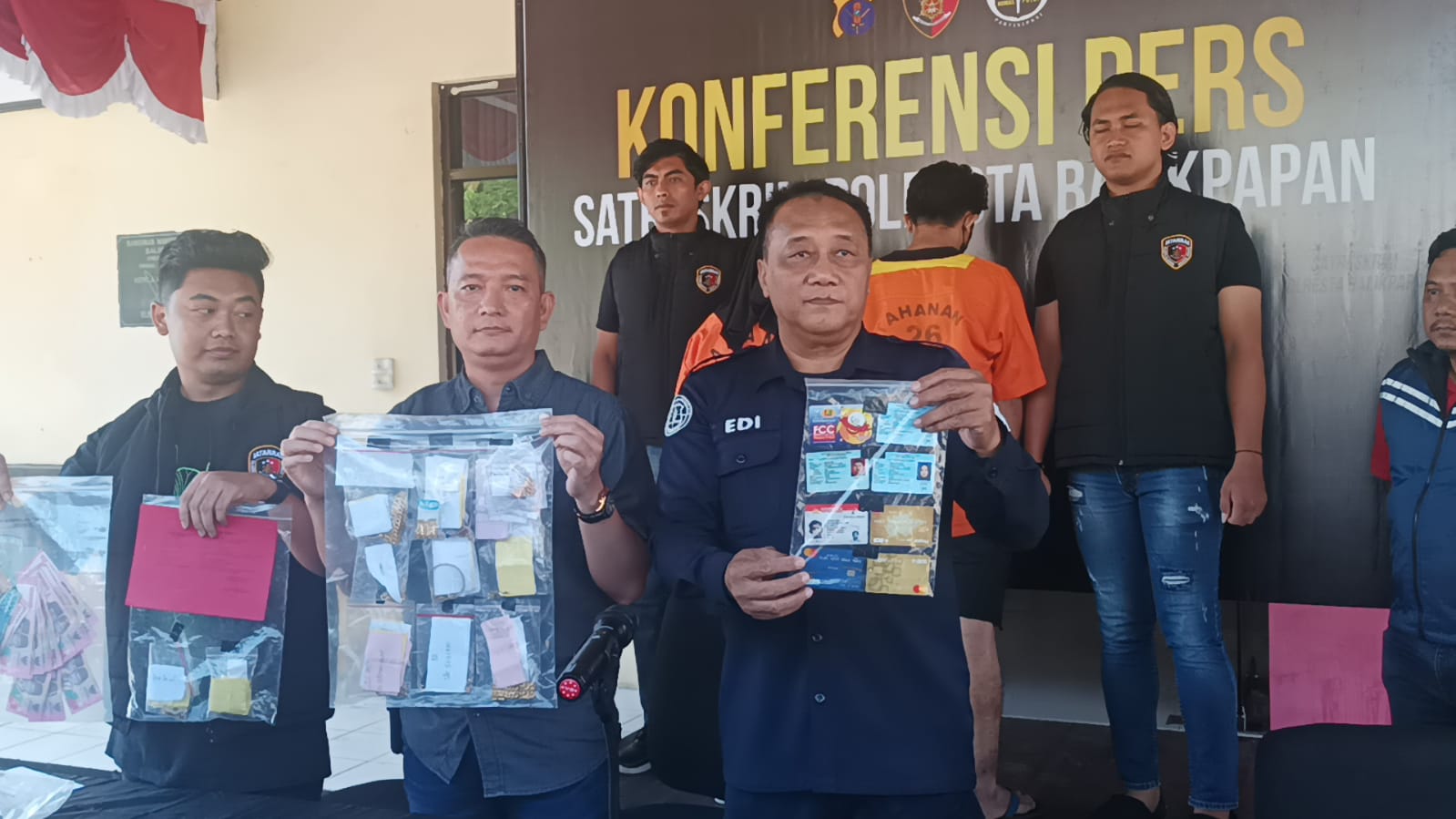 Kasatlantas Baru Polresta Balikpapan, AKP Djauhari, Pimpin Sholat Subuh Kasatlantas Baru Polresta Balikpapan, AKP Djauhari, Pimpin Sholat Subuh
