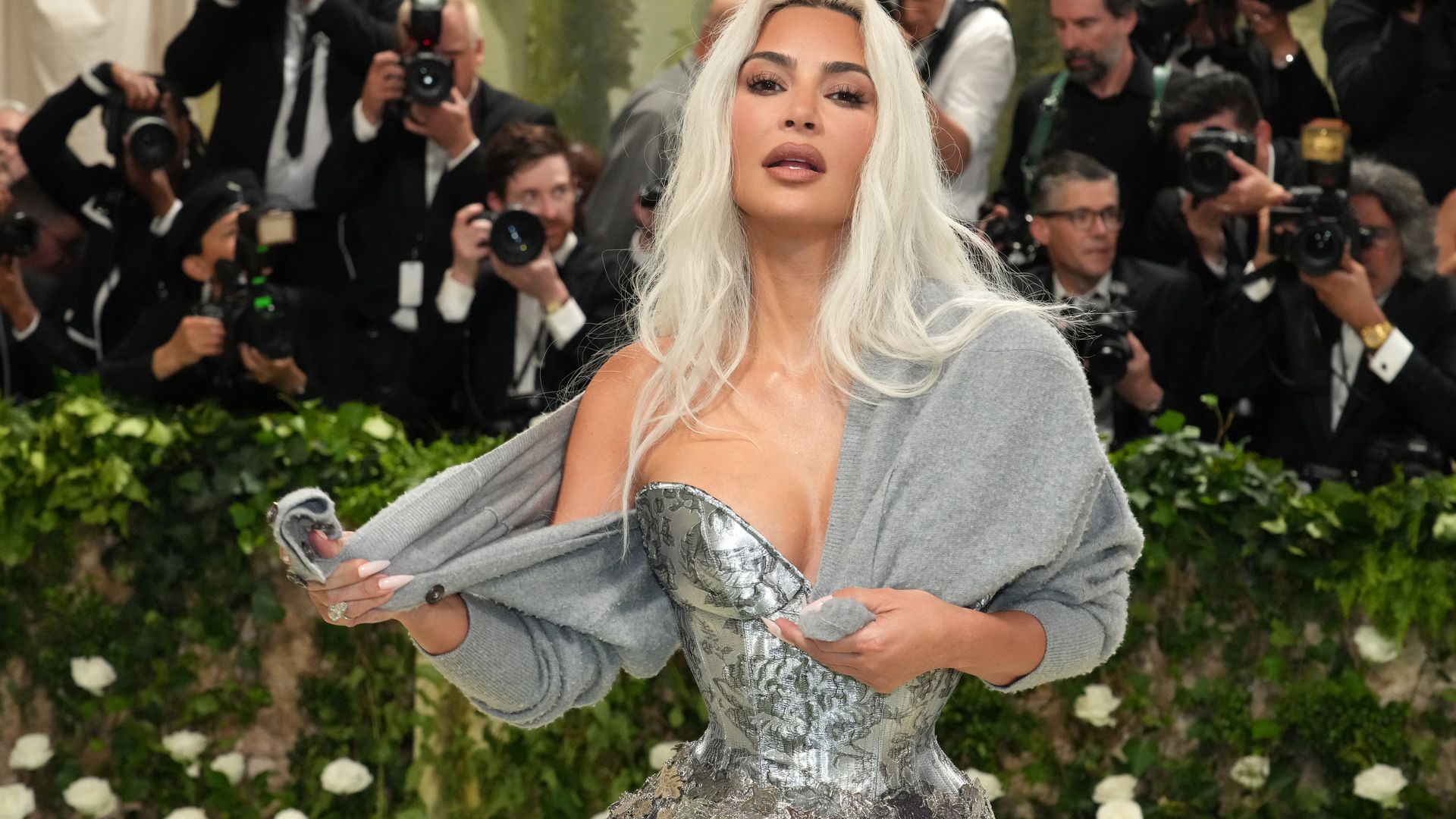 Kim Kardashian Undergoes Laser Treatment Before Met Gala 2025 Kim Kardashian Undergoes Laser Treatment Before Met Gala 2025