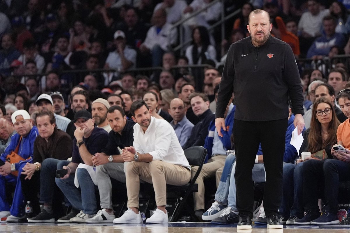Knicks' Brunson Exits Game After Overtime Ankle Injury Against Lakers Knicks' Brunson Exits Game After Overtime Ankle Injury Against Lakers