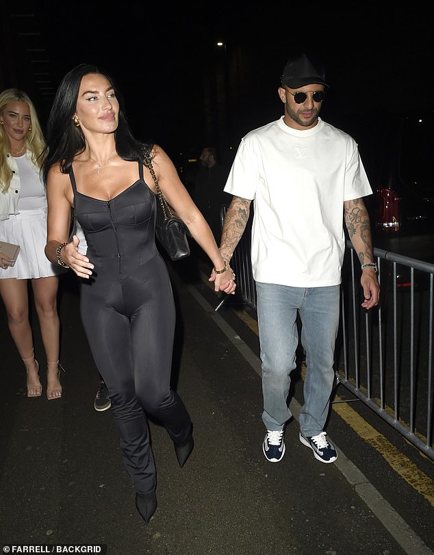 Kyle Walker's Night Out: Annie Kilner Spotted Running Errands Kyle Walker's Night Out: Annie Kilner Spotted Running Errands