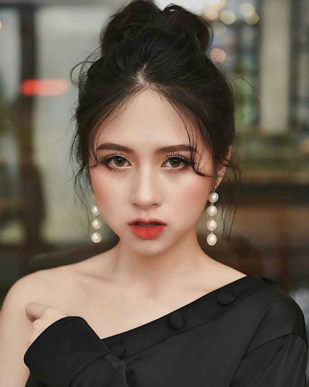 Lạ Mắt: Hình Ảnh Voi Trang Điểm Dự Tiệc Buffet Lạ Mắt: Hình Ảnh Voi Trang Điểm Dự Tiệc Buffet