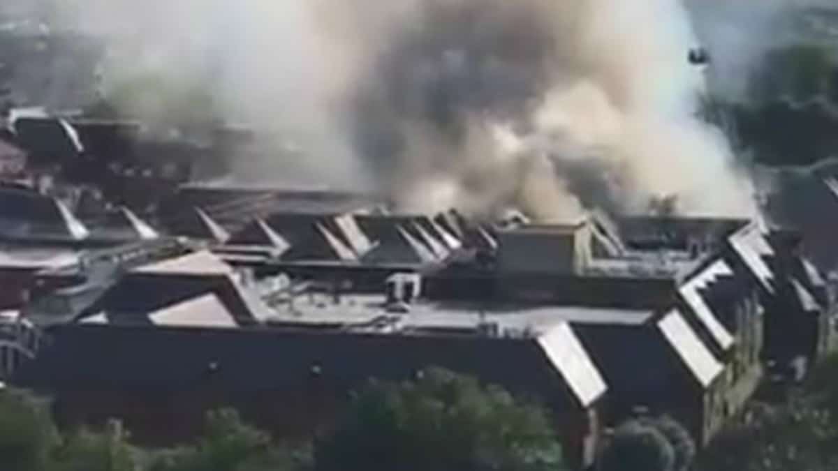 Large-Scale Fire Response: Over 100 Firefighters Tackle East London Blaze Large-Scale Fire Response: Over 100 Firefighters Tackle East London Blaze