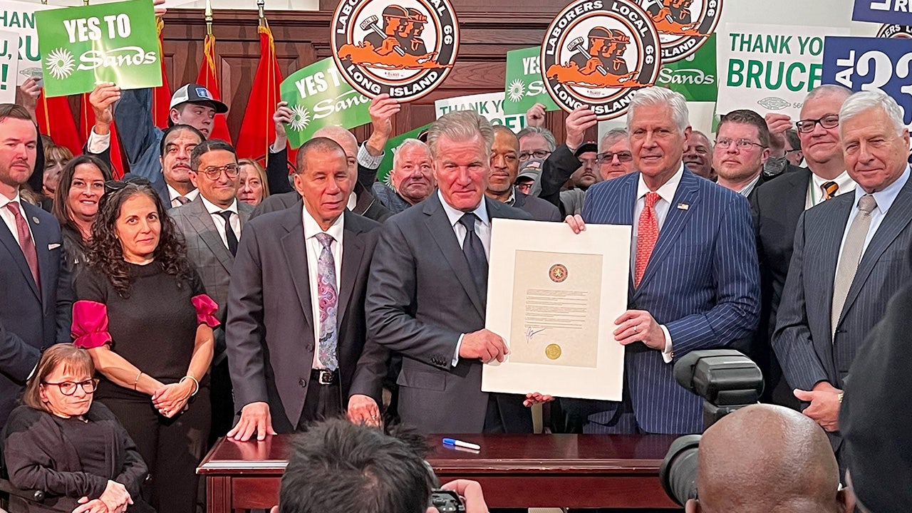 Las Vegas Sands' $4 Billion Nassau Coliseum Casino Bid Fails Las Vegas Sands' $4 Billion Nassau Coliseum Casino Bid Fails