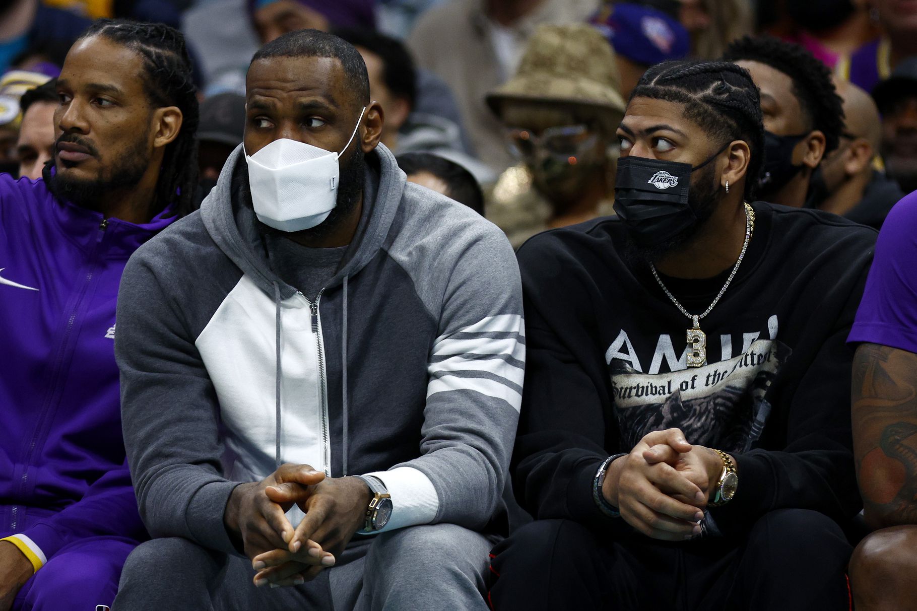 LeBron James' Knee Problem Sidelines Him From Met Gala Hosting Duties LeBron James' Knee Problem Sidelines Him From Met Gala Hosting Duties