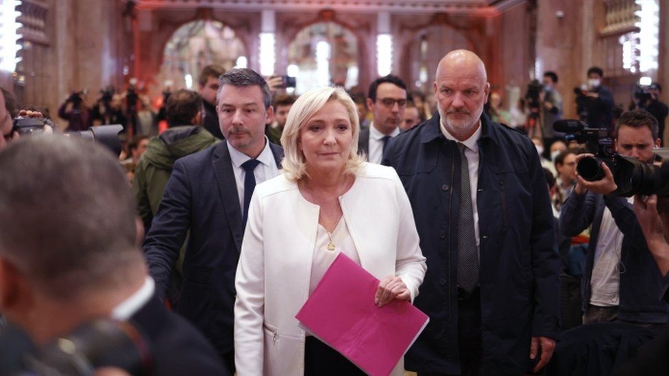 Le Pen Attacks Le Pen Attacks