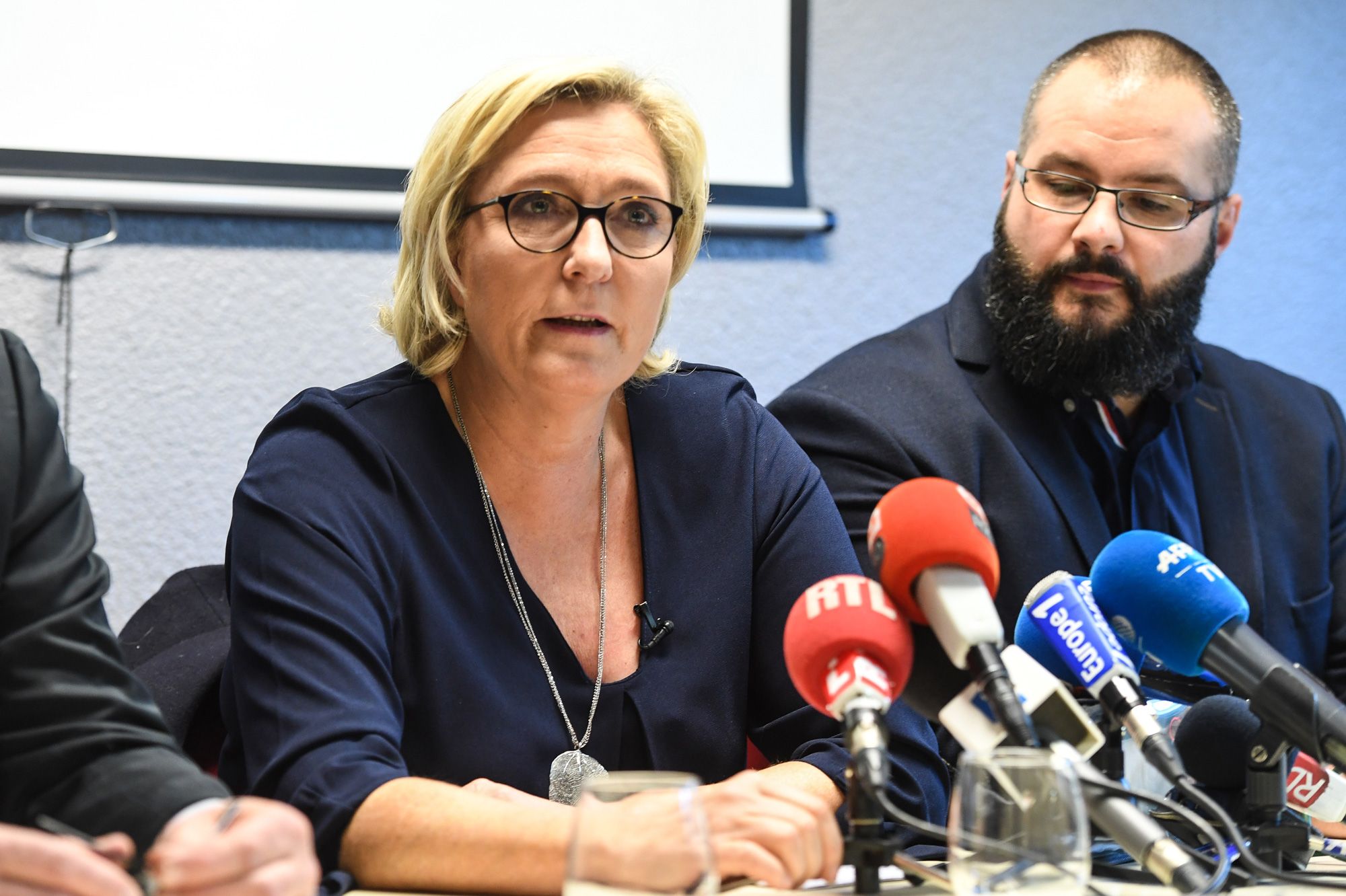 Le Pen Fait Appel Après Condamnation À 4 Ans De Prison Et Inéligibilité