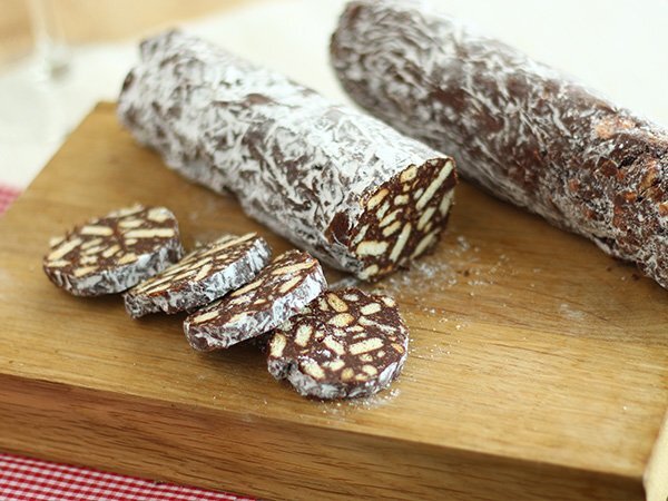 Le Salami Au Chocolat : Un Dessert Français Simple Et Raffiné Le Salami Au Chocolat : Un Dessert Français Simple Et Raffiné