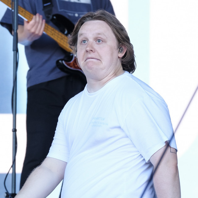 Lewis Capaldi Performs First Concert In Two Years For Mental Health Lewis Capaldi Performs First Concert In Two Years For Mental Health