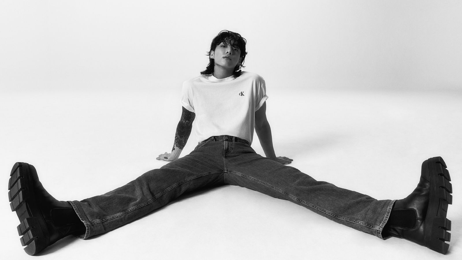 Lily Collins: Stunning Photos From Her New Calvin Klein Ad Lily Collins: Stunning Photos From Her New Calvin Klein Ad