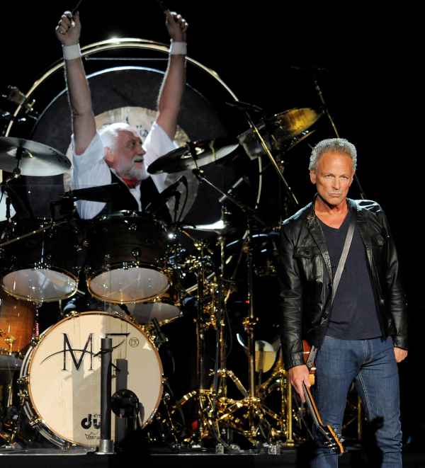 Lindsey Buckingham And Mick Fleetwood Back Together In The Studio Lindsey Buckingham And Mick Fleetwood Back Together In The Studio