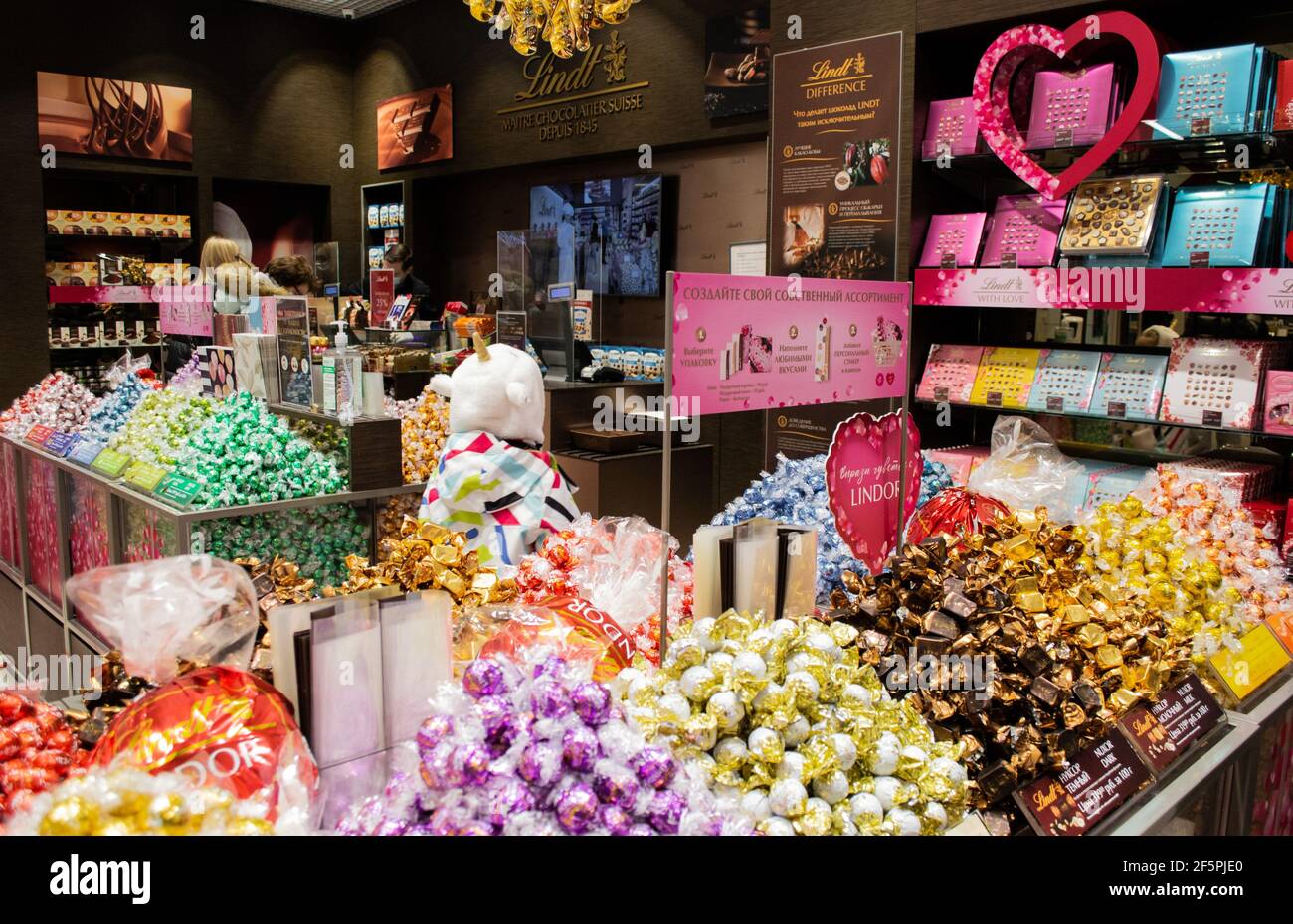 Lindt's New Chocolate Paradise Opens In Central London Lindt's New Chocolate Paradise Opens In Central London