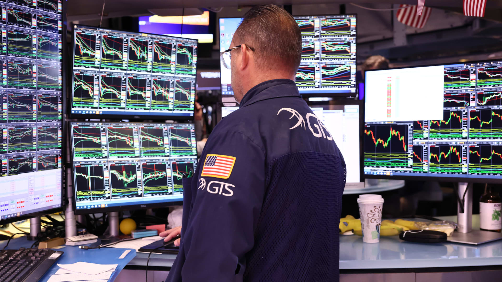 Live Stock Market Updates: Dow Jones & S&P 500 (May 27) Live Stock Market Updates: Dow Jones & S&P 500 (May 27)