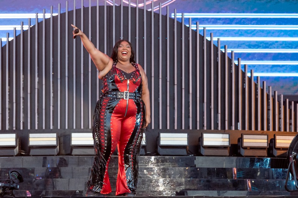 Lizzo's Weight Loss: A Health And Fitness Update Lizzo's Weight Loss: A Health And Fitness Update