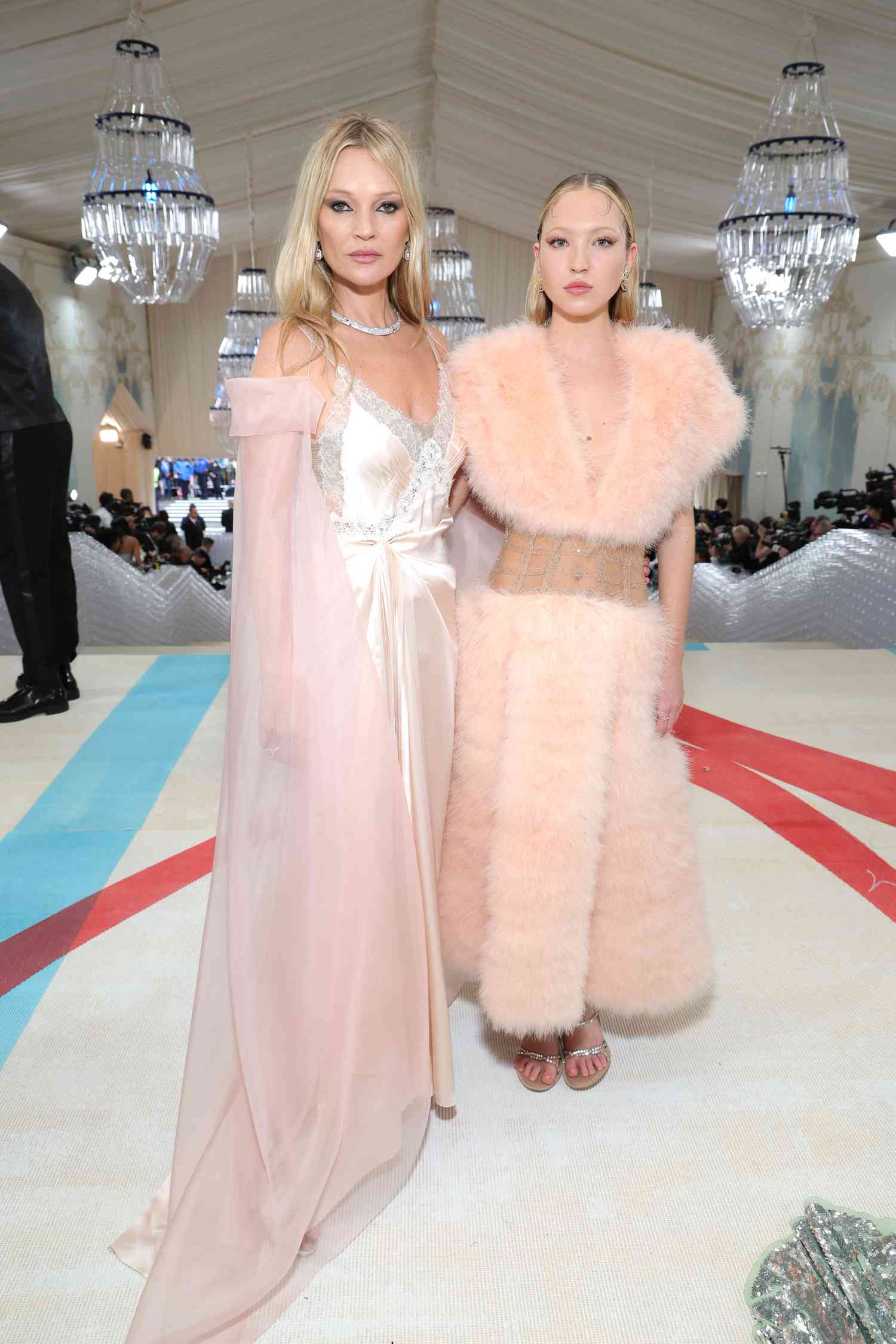 London Fashion Week: Kate And Lila Moss Twin In Chic LBDs London Fashion Week: Kate And Lila Moss Twin In Chic LBDs