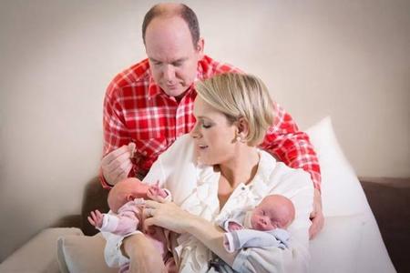 Los Hijos De Alberto De Mónaco Hacen Su Primera Comunión Los Hijos De Alberto De Mónaco Hacen Su Primera Comunión