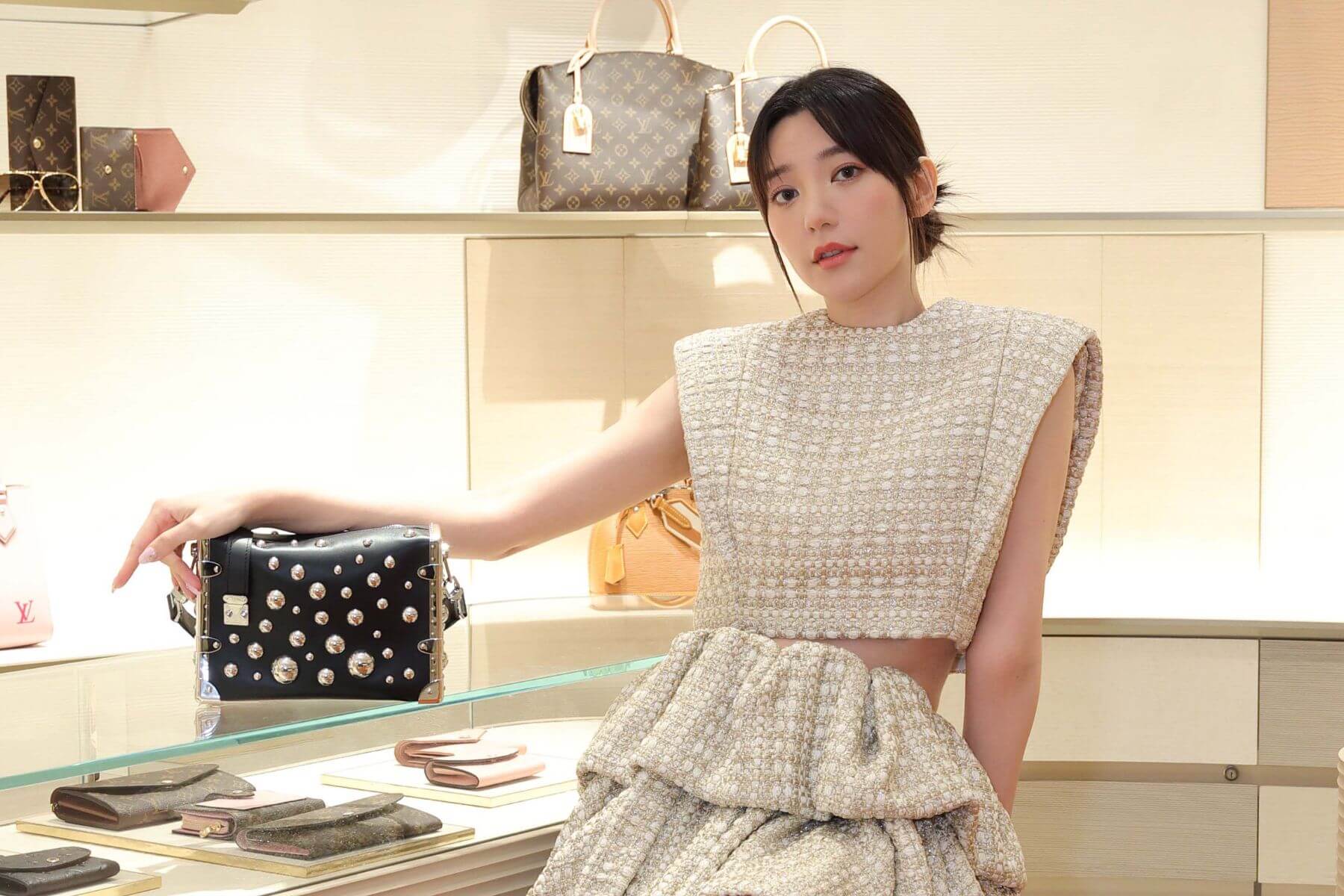 艾瑪史東紅毯禮服大揭秘:LV禮服竟藏爆米花? 艾瑪史東紅毯禮服大揭秘:LV禮服竟藏爆米花?