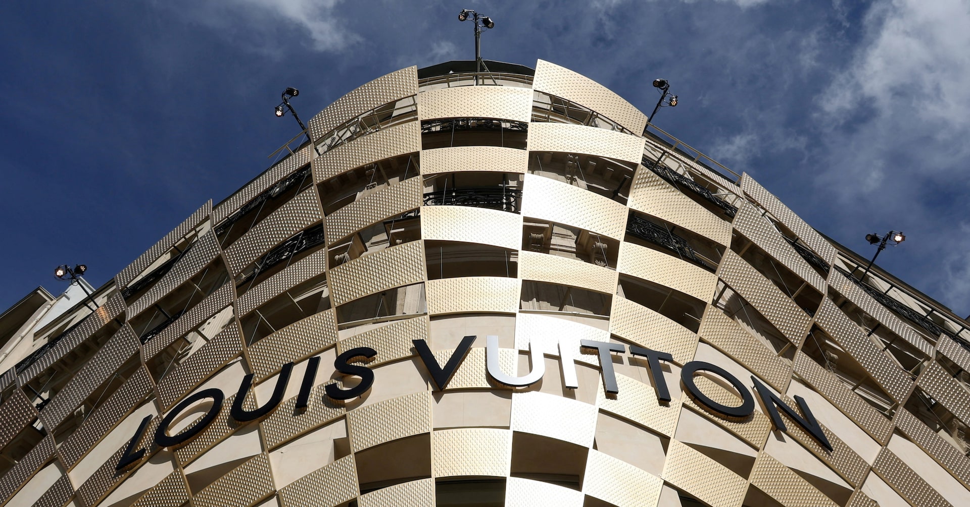 LVMH Shares Plunge 8.2% Following Disappointing Q1 Sales LVMH Shares Plunge 8.2% Following Disappointing Q1 Sales
