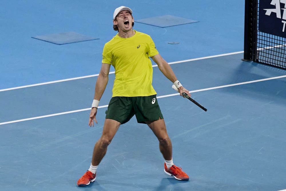 Madrid Open: De Minaur Out, Świątek Advances Madrid Open: De Minaur Out, Świątek Advances