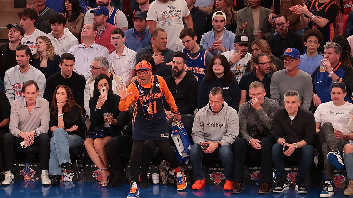 Magic Johnson's Knicks-Pistons Series Prediction: Who Wins? Magic Johnson's Knicks-Pistons Series Prediction: Who Wins?