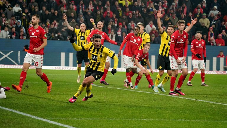 Mainz Vs. Dortmund: Beier's Brace Decides Close Encounter Mainz Vs. Dortmund: Beier's Brace Decides Close Encounter