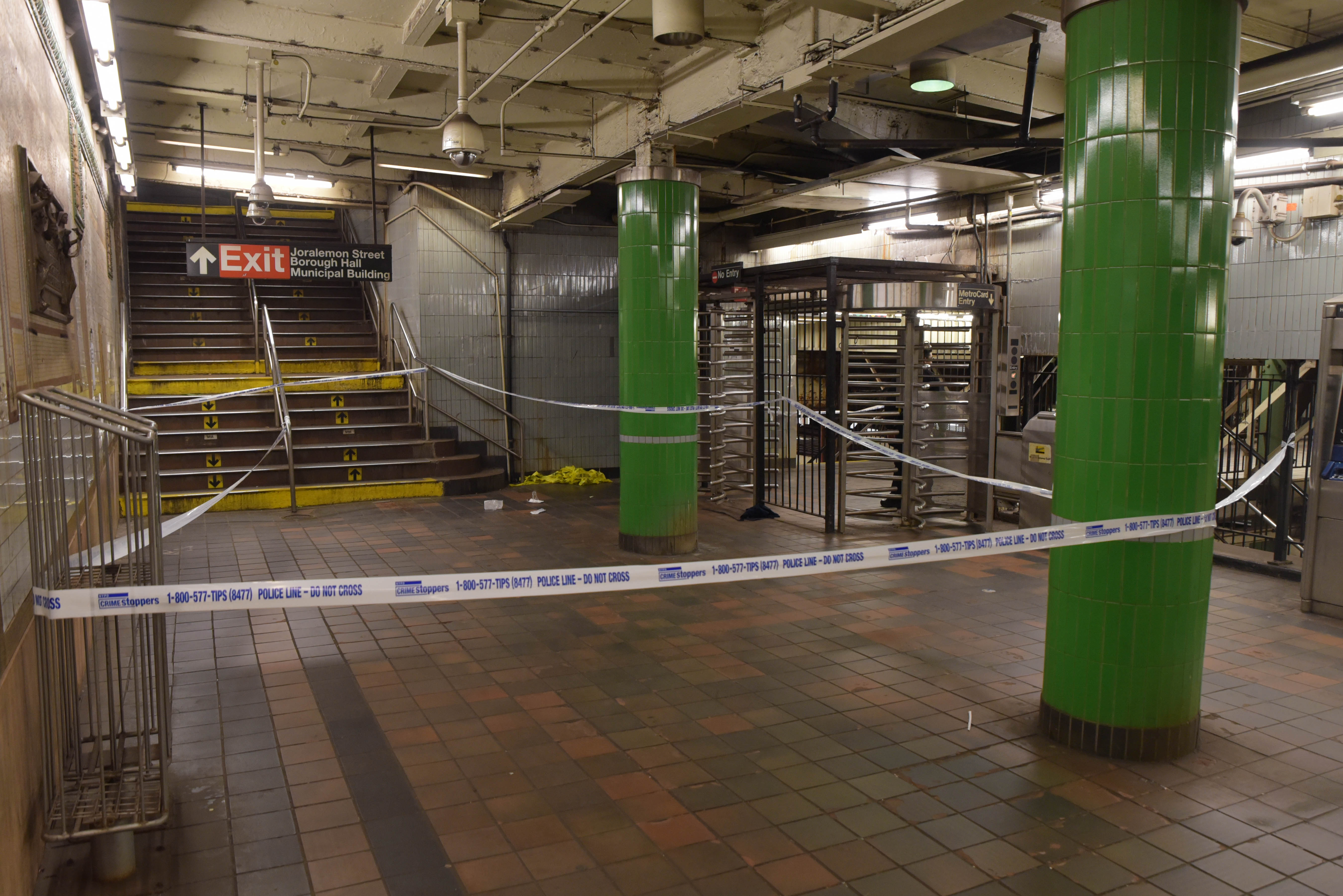 Man Stabbed Near Brooklyn Bridge-City Hall Subway Station During NYC Rush Hour Man Stabbed Near Brooklyn Bridge-City Hall Subway Station During NYC Rush Hour