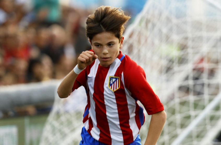 Manchester United's Garnacho: Time For A Move? Manchester United's Garnacho: Time For A Move?