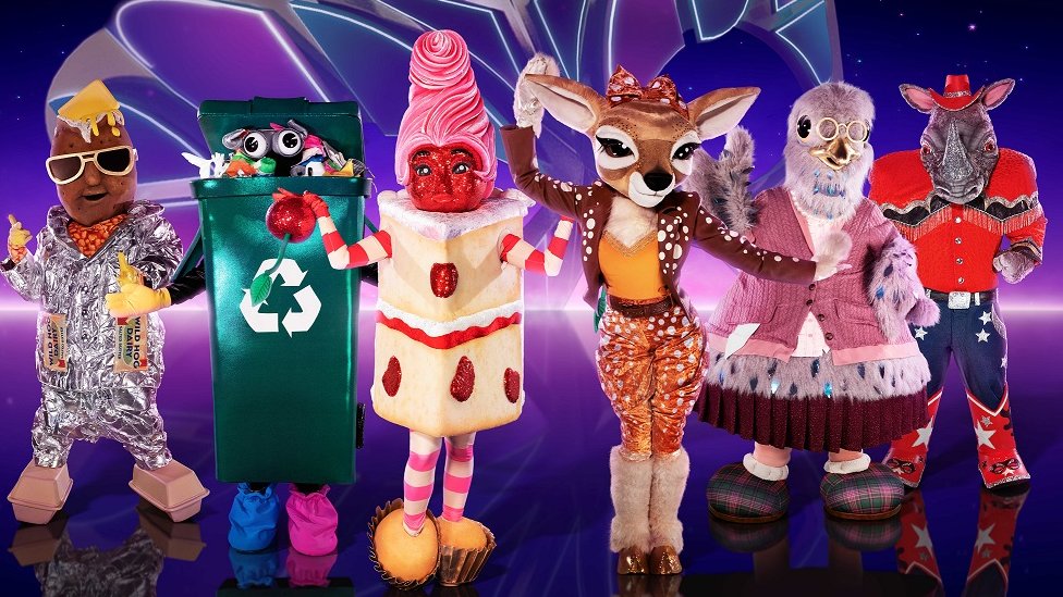 Mask Singer 2025 : Démasquons L'Autruche ! Analyse Des Indices Mask Singer 2025 : Démasquons L'Autruche ! Analyse Des Indices