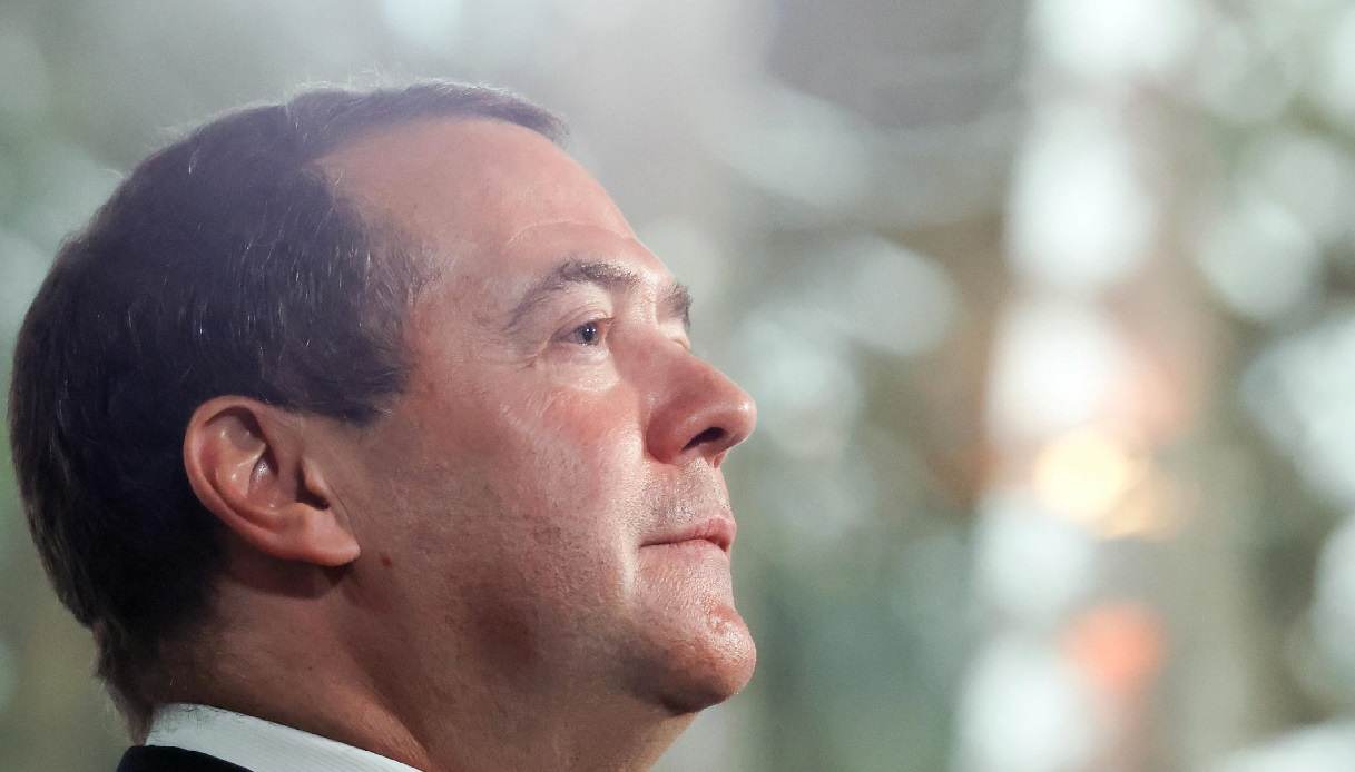 Medvedev E La Minaccia Nucleare: Cause Ed Effetti Della Russofobia Nell'UE Medvedev E La Minaccia Nucleare: Cause Ed Effetti Della Russofobia Nell'UE