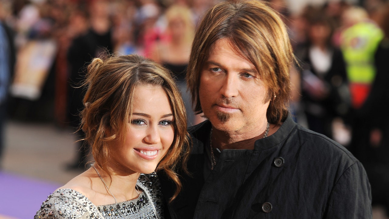 Miley Cyrus Distances Herself From Billy Ray Amid Family Drama Miley Cyrus Distances Herself From Billy Ray Amid Family Drama