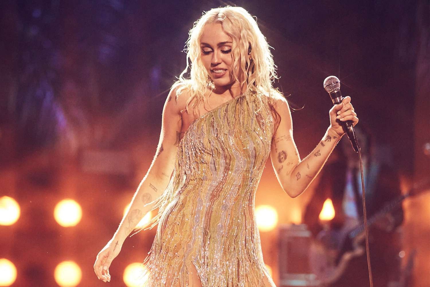 Miley Cyrus Rilis Singel Baru Miley Cyrus Rilis Singel Baru