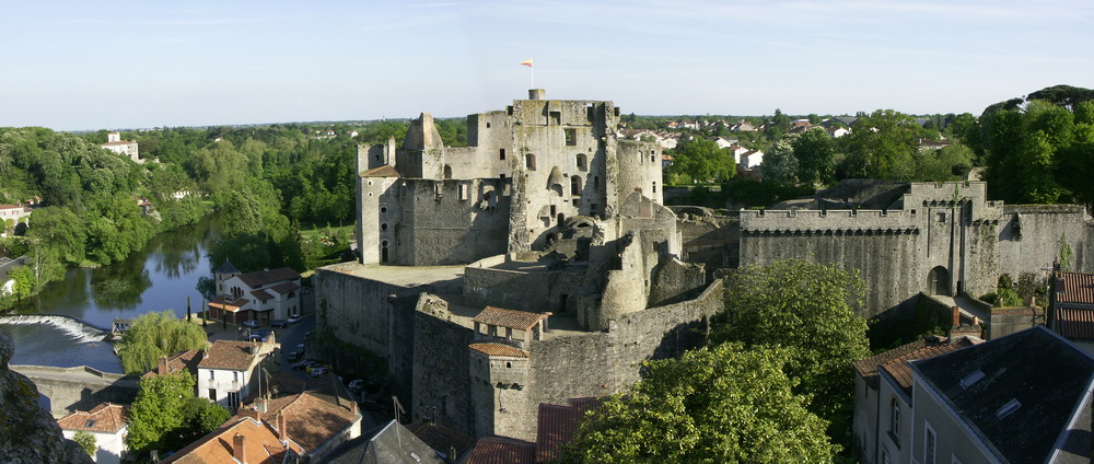 Moncoutant-sur-Sèvre Et Clisson : Une Histoire De Diversification Centenaire Moncoutant-sur-Sèvre Et Clisson : Une Histoire De Diversification Centenaire