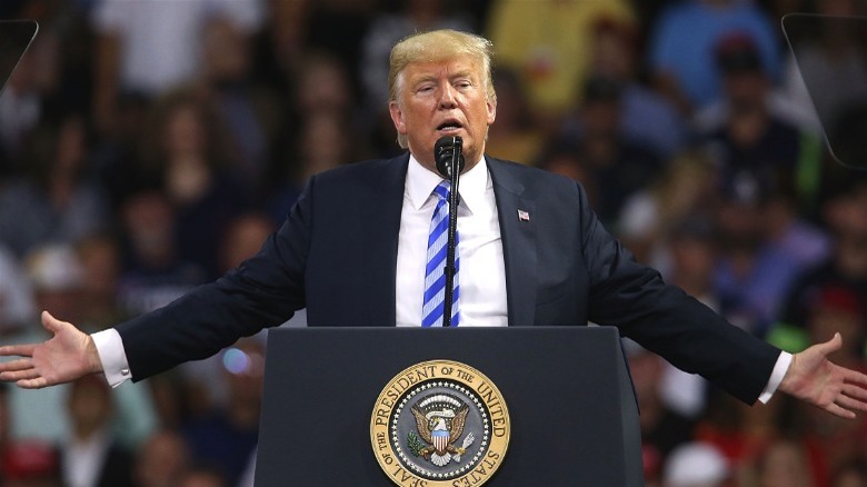 Myers And Carney's Trump Ketchup Chip Jibe Sparks Controversy Myers And Carney's Trump Ketchup Chip Jibe Sparks Controversy