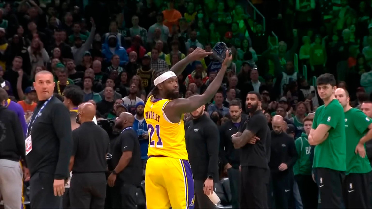 NBA Referees Acknowledge Crucial Missed Foul Call In Knicks Victory NBA Referees Acknowledge Crucial Missed Foul Call In Knicks Victory