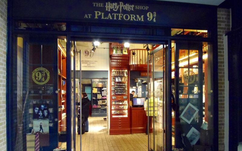 New Harry Potter Shop Opens In Chicago: Location, Merchandise & More New Harry Potter Shop Opens In Chicago: Location, Merchandise & More