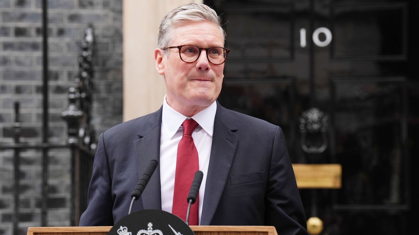 New Poll: Farage Surpasses Starmer In Prime Ministerial Preference In Most UK Constituencies New Poll: Farage Surpasses Starmer In Prime Ministerial Preference In Most UK Constituencies