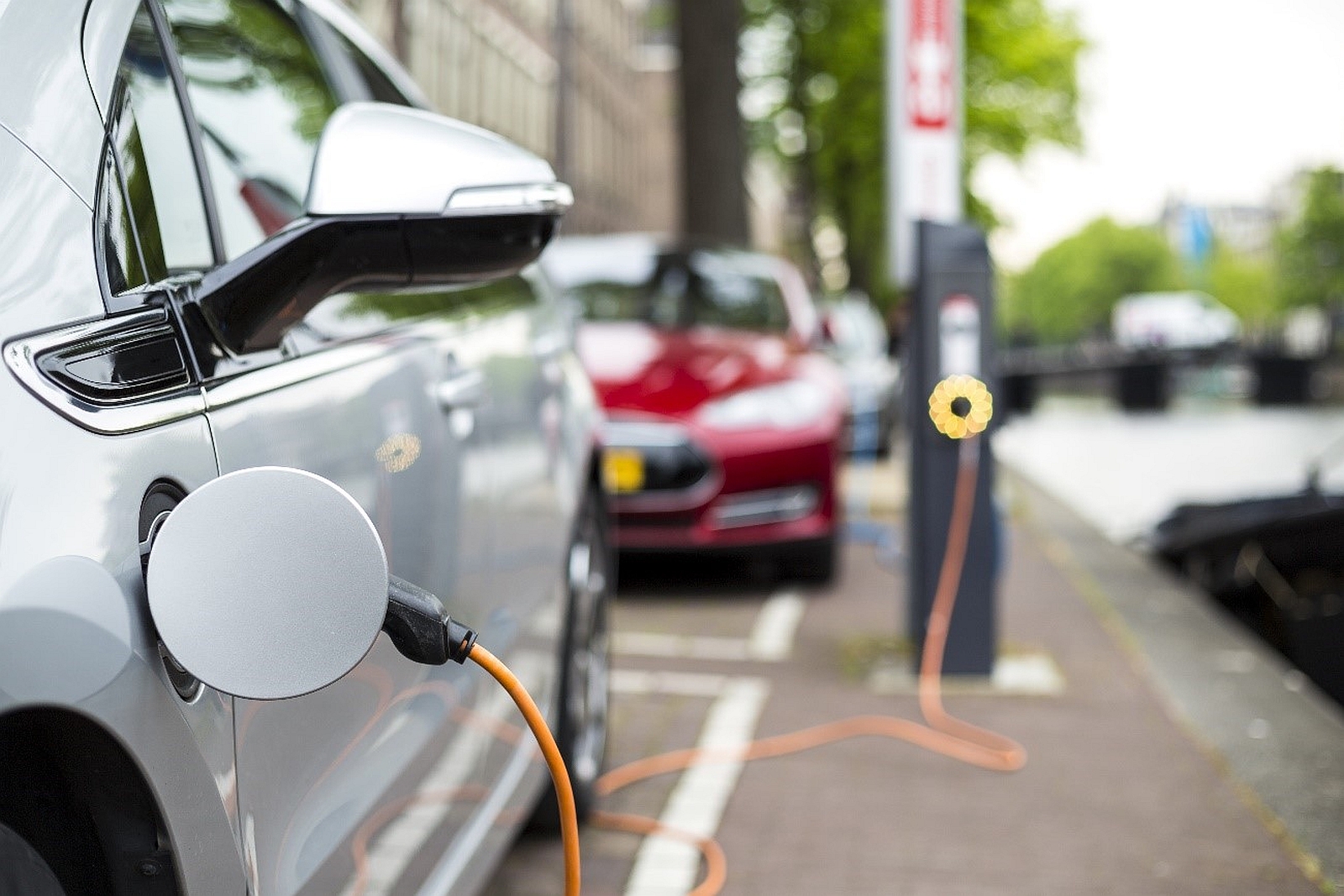 Noord-Nederland: Elektrisch Rijden Goedkoper Met Enexis Buiten Piektijden