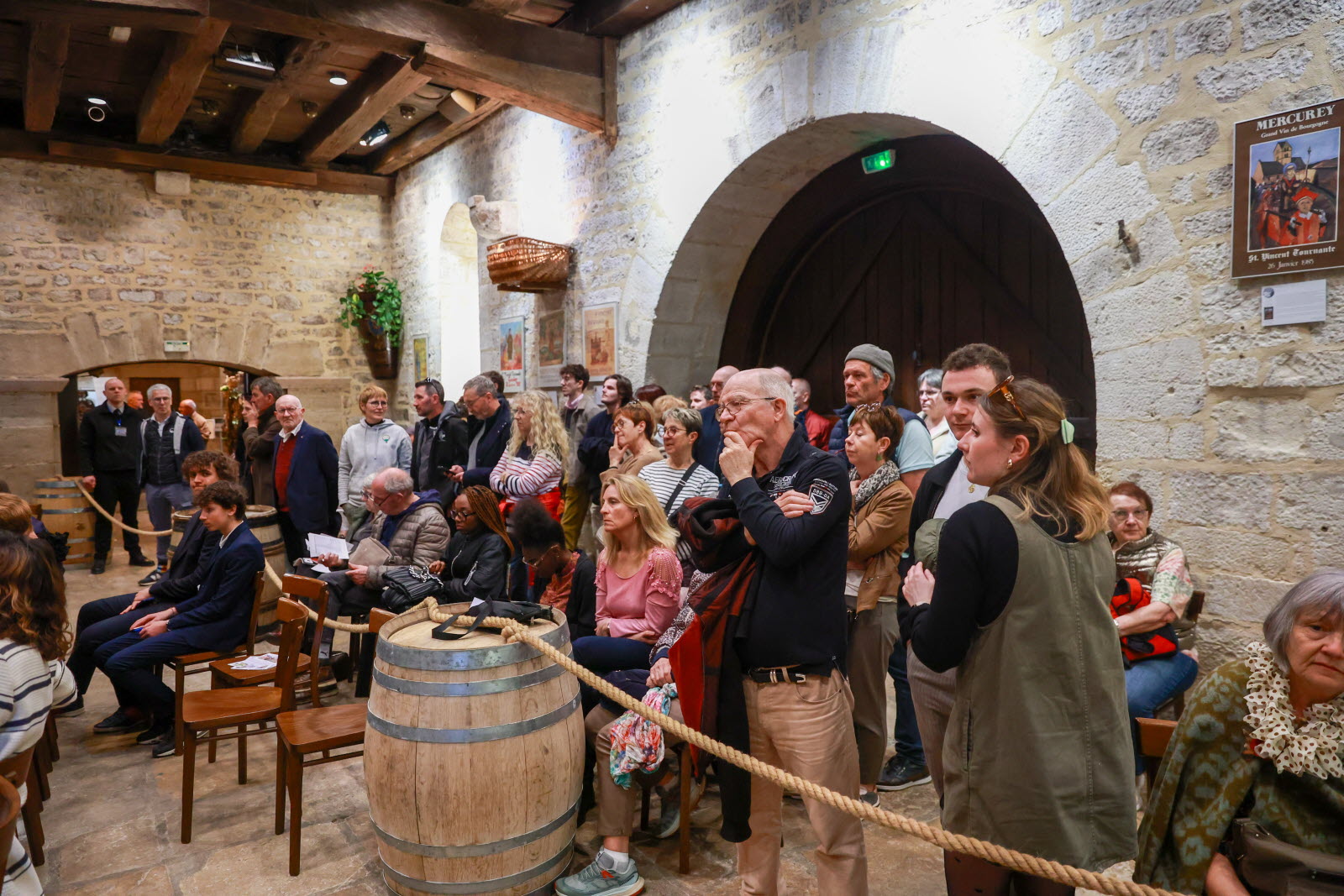 Nuits-Saint-Georges : Philippe Candeloro Et Chantal Ladesou À La Vente Des Vins Nuits-Saint-Georges : Philippe Candeloro Et Chantal Ladesou À La Vente Des Vins
