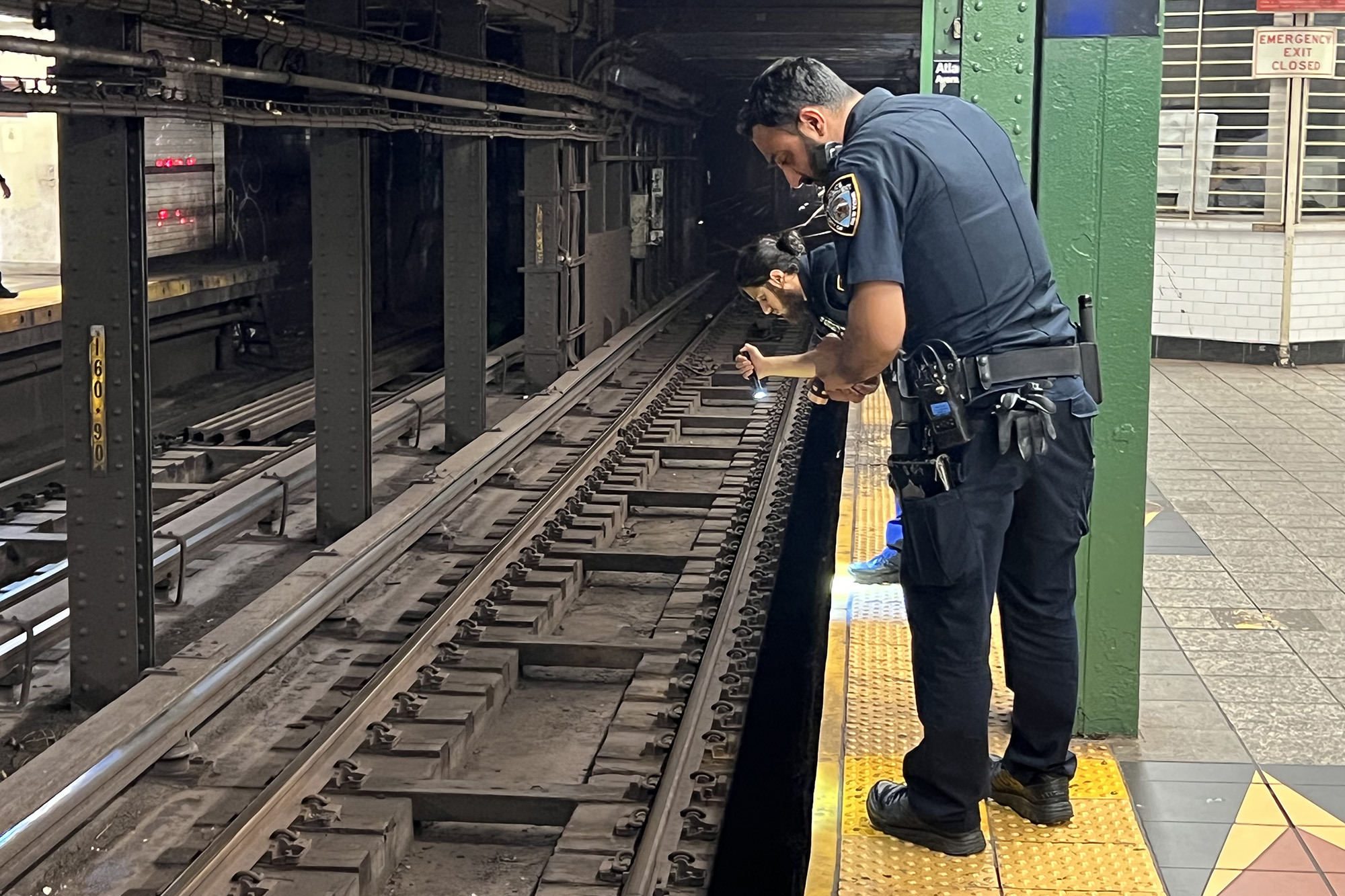 NYC Rush Hour Stabbing: Man Attacked Near Brooklyn Bridge Subway NYC Rush Hour Stabbing: Man Attacked Near Brooklyn Bridge Subway