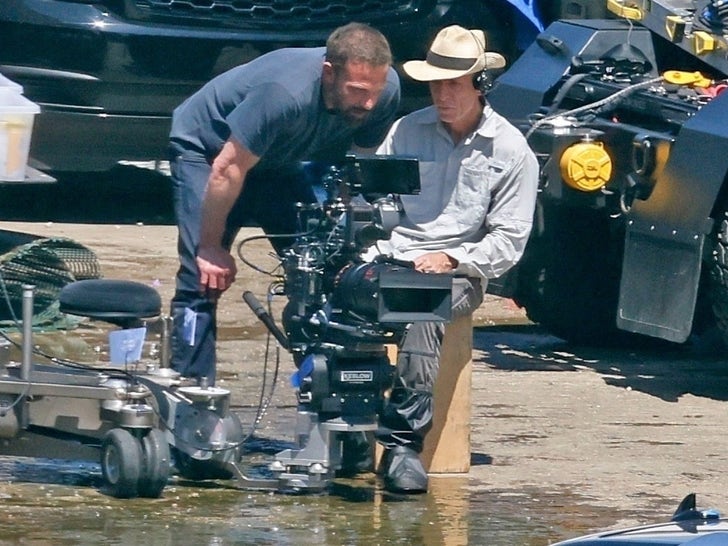 On Set: Ben Affleck And Gillian Anderson In A New Movie Shootout On Set: Ben Affleck And Gillian Anderson In A New Movie Shootout