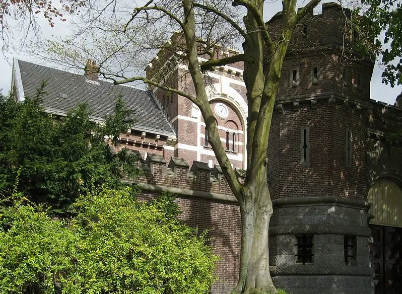 Onderzoek Naar Steekincident In Van Mesdagkliniek: Malek F. Als Verdachte