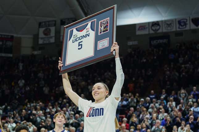 Paige Bueckers Commended By UConn Fans For Supporting Teammate With Religious Breakfast Paige Bueckers Commended By UConn Fans For Supporting Teammate With Religious Breakfast