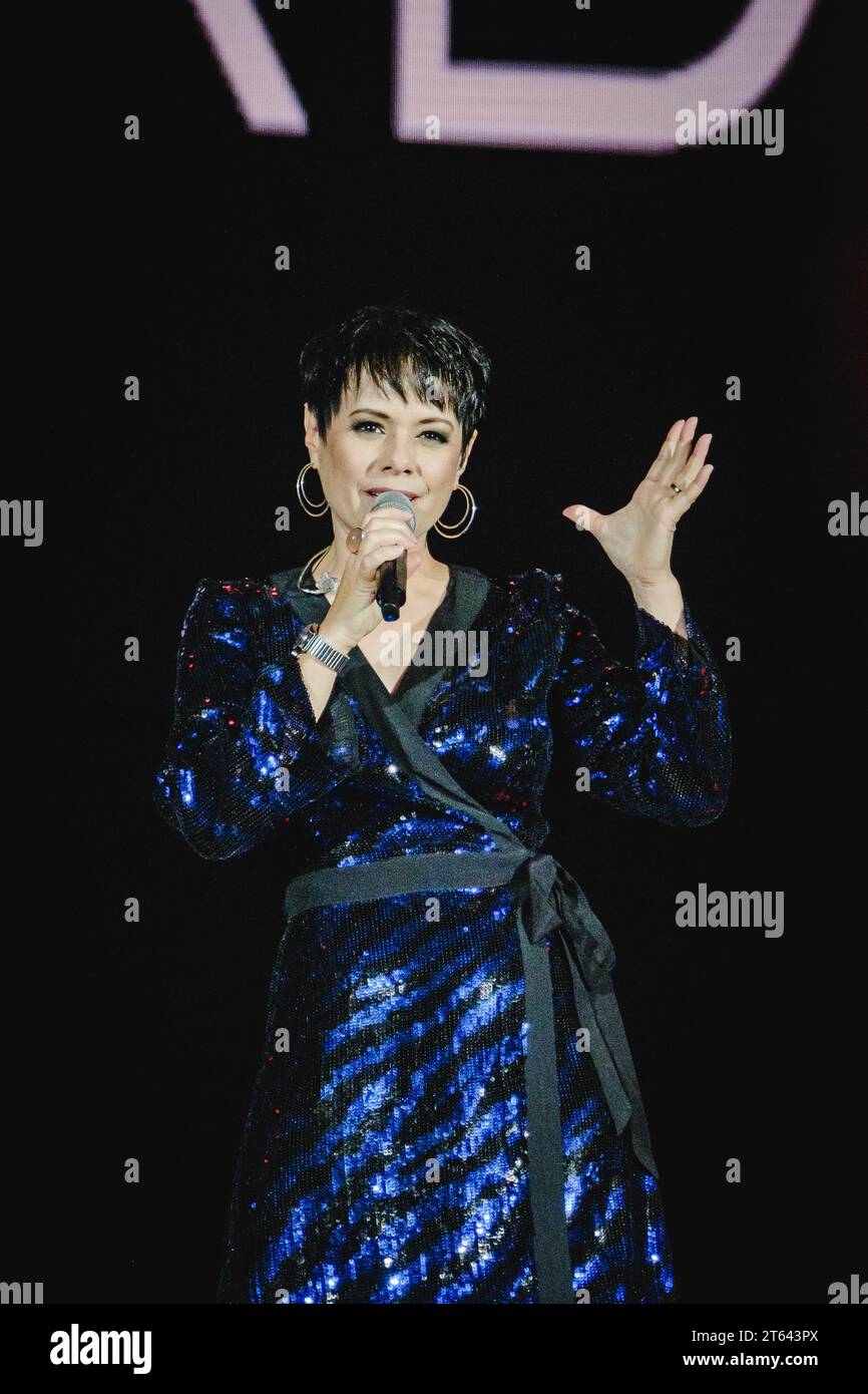 Paris: Prochaine Étape Pour La Chanteuse Suisse Stéphane Paris: Prochaine Étape Pour La Chanteuse Suisse Stéphane