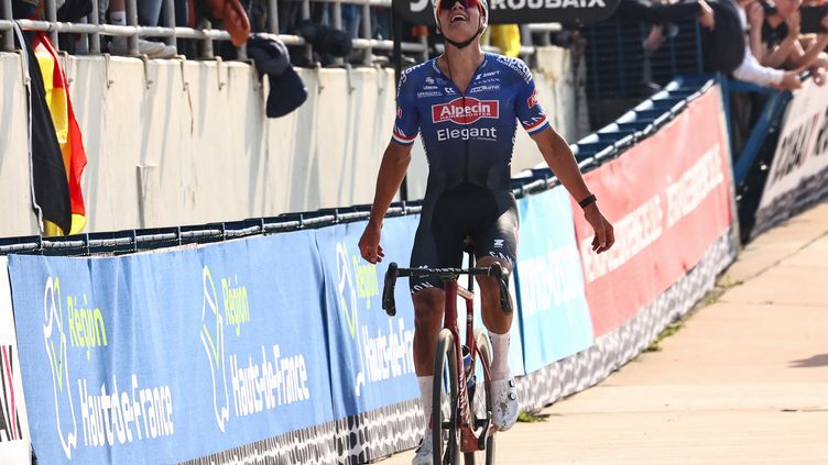 Paris-Roubaix 2023: Mathieu Van Der Poel Hit By Bottle, Seeks Legal Recourse Paris-Roubaix 2023: Mathieu Van Der Poel Hit By Bottle, Seeks Legal Recourse