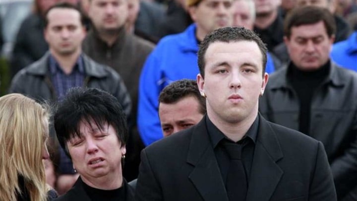 Patrik Švarceneger I Teret Prezimena: Iskustvo U White Lotus Patrik Švarceneger I Teret Prezimena: Iskustvo U White Lotus