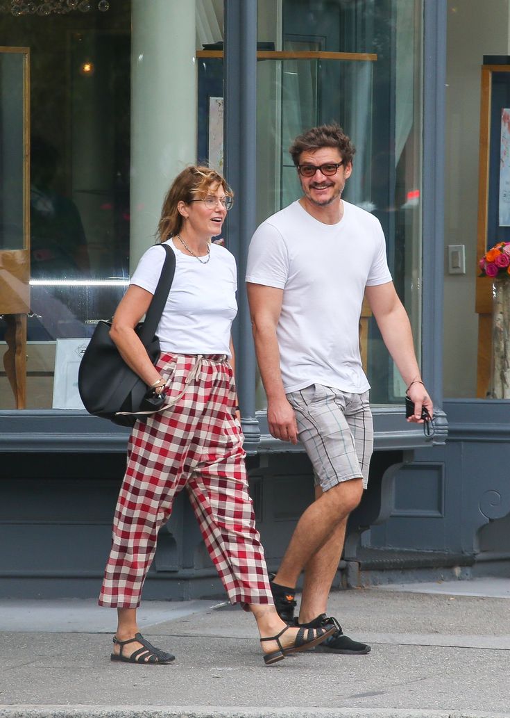 Pedro Pascal Speaks Out On Jennifer Aniston Romance Speculation Pedro Pascal Speaks Out On Jennifer Aniston Romance Speculation