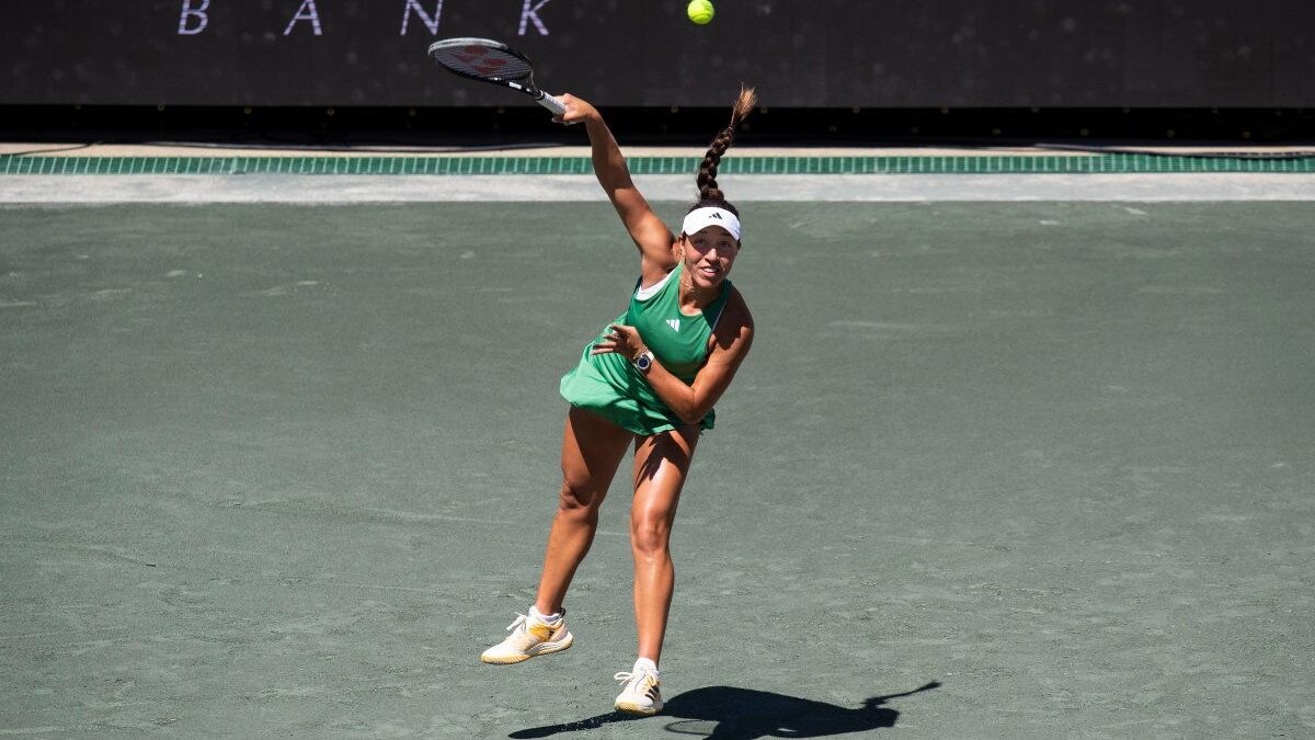Pegula Claims Charleston Title, Beats Defending Champion Collins Pegula Claims Charleston Title, Beats Defending Champion Collins