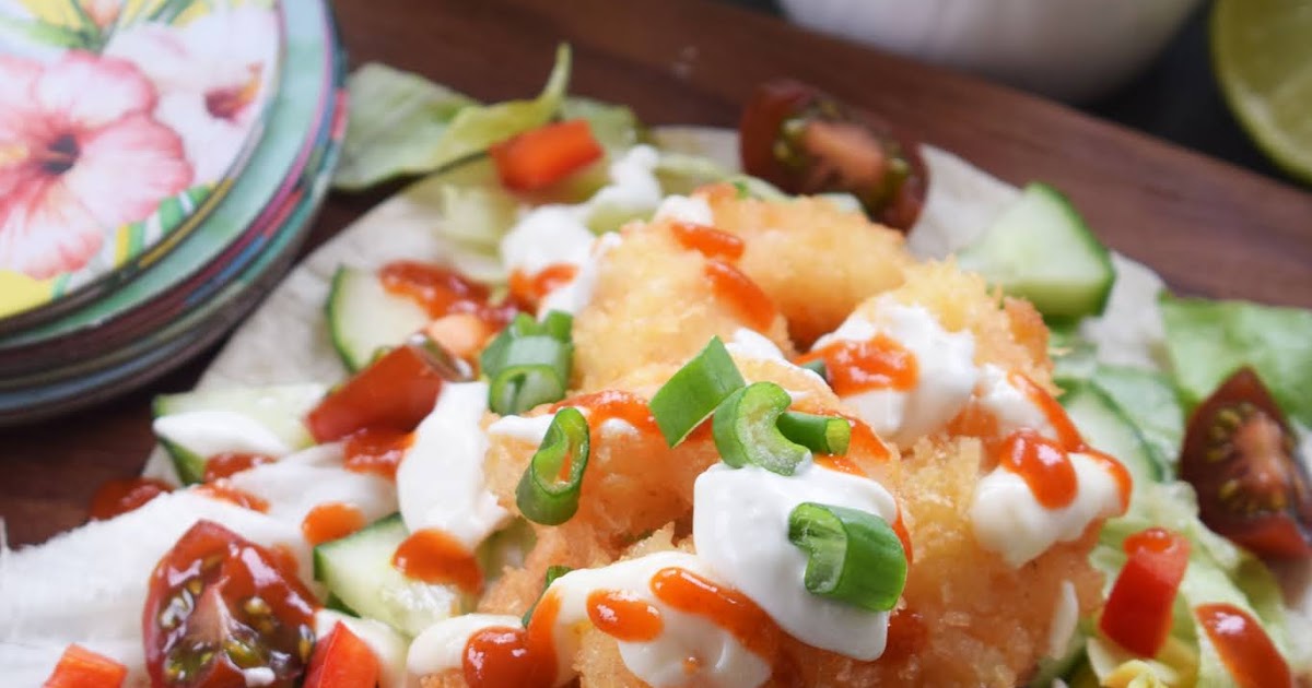 Perfekta Kycklingnuggets: Friterade I Majsflingor Med Lättlagad Sallad Perfekta Kycklingnuggets: Friterade I Majsflingor Med Lättlagad Sallad